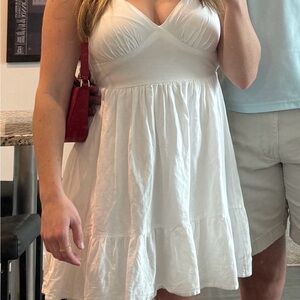 Elegant White Sleeveless Dress